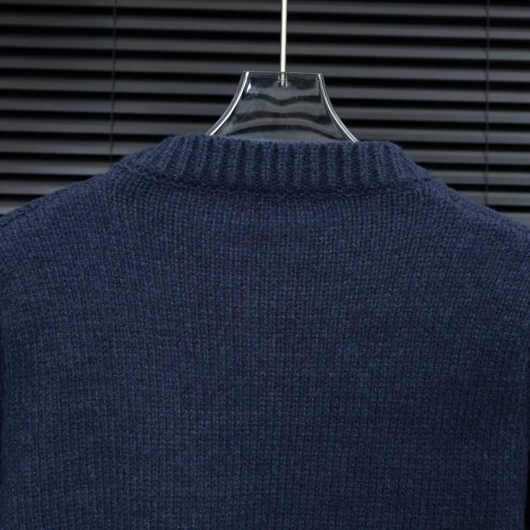 Style: BALMAIN long-sleeved sweater Size: S-XXL Fabric: Wool blend Accessories: Full set of customized original accessories No gender distinction Men and women Same Style